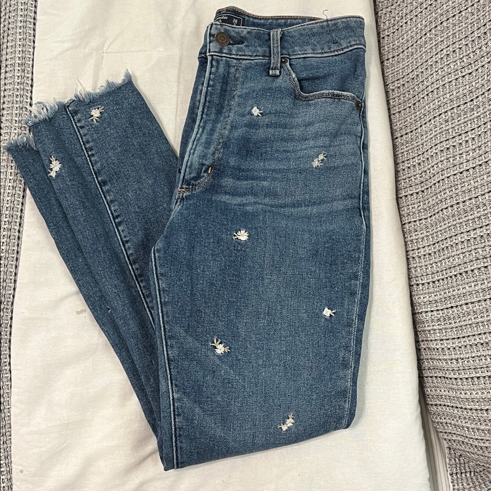 Abercrombie & Fitch Frayed Hem Simone high rise ankle Jeans